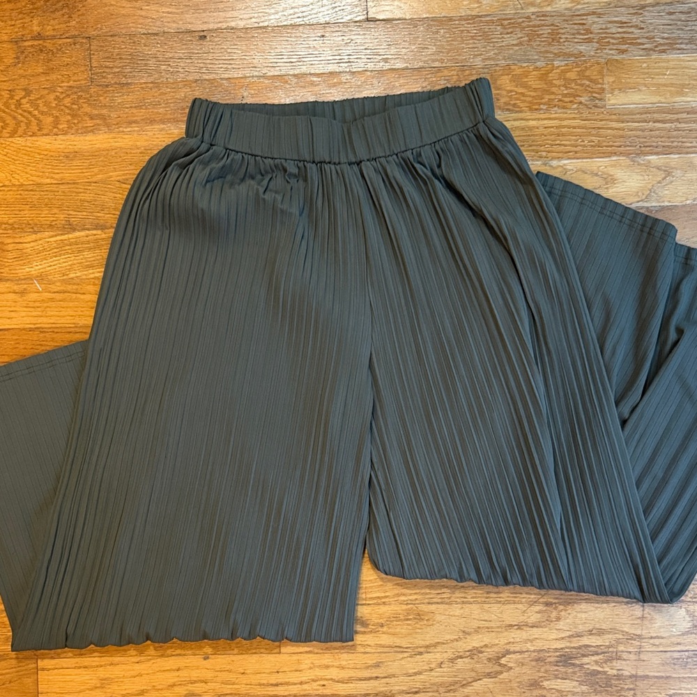 Petal & Pup Pleated Trousers in Olive
